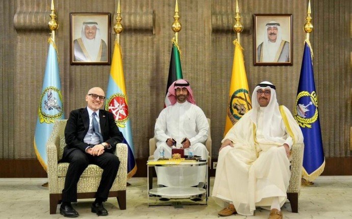 الكويت وإيطاليا تبحثان سبل تعزيز التعاون المشترك في المجال العسكري الكويت وإيطاليا تبحثان سبل تعزيز التعاون المشترك في المجال العسكري