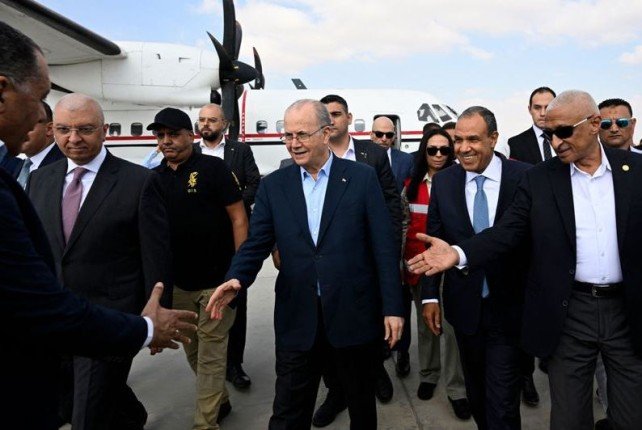 مصر.. وصول رئيس الوزراء الفلسطيني ووزير الخارجية على رأس وفد رفيع المستوى إلى مدينة العريش مصر.. وصول رئيس الوزراء الفلسطيني ووزير الخارجية على رأس وفد رفيع المستوى إلى مدينة العريش