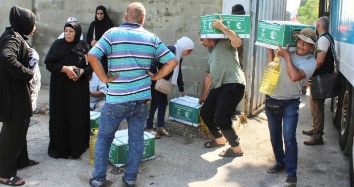 سلمان للإغاثة يوزع 300 سلة غذائية في مدينتي صيدا وصور بلبنان سلمان للإغاثة يوزع 300 سلة غذائية في مدينتي صيدا وصور بلبنان