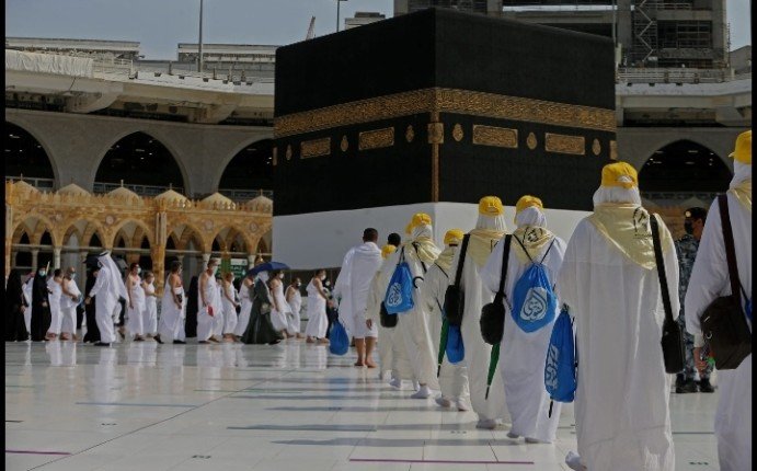 السعودية تطلق خدمة "نسك عمرة" لتمكين المعتمرين من الخارج من الحصول على التأشيرة دون وسيط السعودية تطلق خدمة "نسك عمرة" لتمكين المعتمرين من الخارج من الحصول على التأشيرة دون وسيط