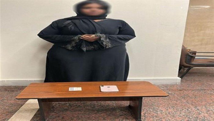 القبض على صانعة محتوى لنشرها مقاطع فيديو تتضمن ألفاظاً خادشة للحياء القبض على صانعة محتوى لنشرها مقاطع فيديو تتضمن ألفاظاً خادشة للحياء