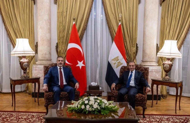 القاهرة وأنقرة تؤكدان رفض مخططات الاحتلال الإسرائيلي في غزة وتدعوان لتكثيف الجهود لوقف الحرب القاهرة وأنقرة تؤكدان رفض مخططات الاحتلال الإسرائيلي في غزة وتدعوان لتكثيف الجهود لوقف الحرب