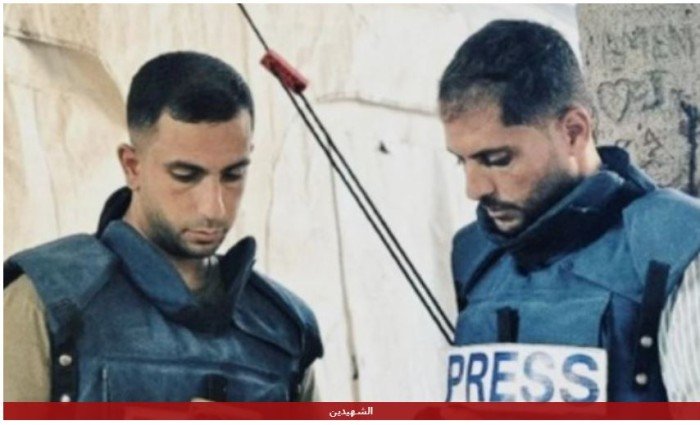 الاحتلال الإسرائيلي يغتال الصحفيَّين أنس الشريف ومحمد قريقع أمام مستشفى الشفاء الاحتلال الإسرائيلي يغتال الصحفيَّين أنس الشريف ومحمد قريقع أمام مستشفى الشفاء