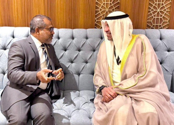 وزير الخارجية الكويتي يلتقي وزير خارجية موريشيوس على هامش الاجتماع الاستثنائي لمنظمة التعاون الإسلامي وزير الخارجية الكويتي يلتقي وزير خارجية موريشيوس على هامش الاجتماع الاستثنائي لمنظمة التعاون الإسلامي