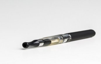 دراسة حديثة: السجائر الإلكترونية "النظيفة" ترفع ضغط الدم وتضر القلب