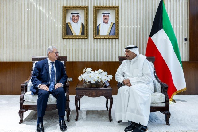 وزير الخارجية الكويتي يستقبل السفير المصري بمناسبة انتهاء فترة عمله لدى البلاد وزير الخارجية الكويتي يستقبل السفير المصري بمناسبة انتهاء فترة عمله لدى البلاد