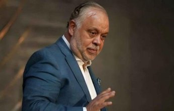 أشرف زكي يهاجم "تيكتوكرز" يسيئون لصورة مصر: "ناس قاعدة تحت التكييف وبتشوّه البلد"