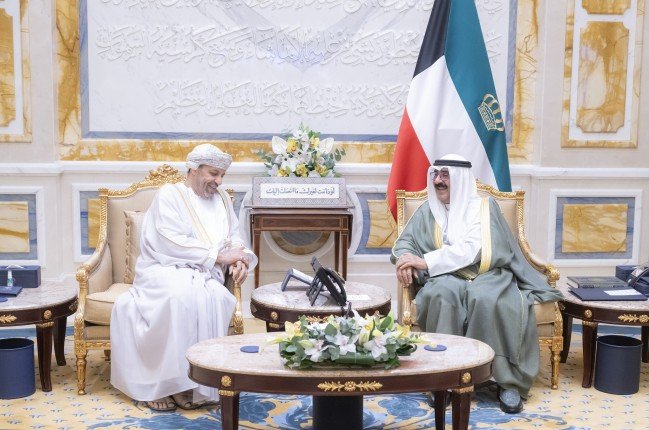 أمير الكويت يستقبل وزير الداخلية العماني بمناسبة زيارته للبلاد أمير الكويت يستقبل وزير الداخلية العماني بمناسبة زيارته للبلاد