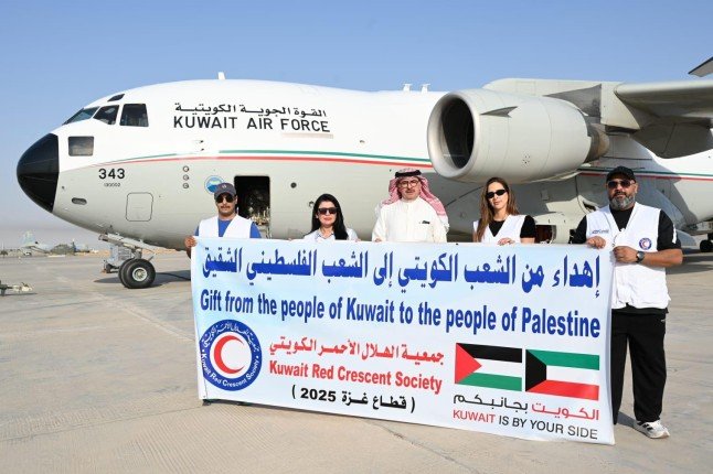 الكويت.. إقلاع الطائرة الإغاثية الرابعة من الجسر الجوي الثاني محملة بـ40 طنا من المواد الغذائية للأشقاء في غزة الكويت.. إقلاع الطائرة الإغاثية الرابعة من الجسر الجوي الثاني محملة بـ40 طنا من المواد الغذائية للأشقاء في غزة