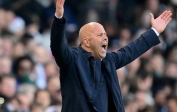 أول تعليق لـ سلوت بعد خسارة ليفربول لقب كأس الدرع الخيرية