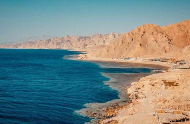 مصر تبني في صمت.. .وتنظر إلى المستقبل مصر تبني في صمت.. .وتنظر إلى المستقبل