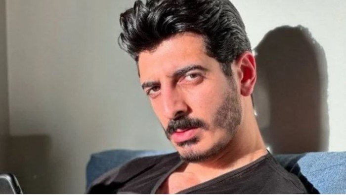 ترحيل البلوجر "شاكر محظور" إلى سجن النهضة لتنفيذ قرار تجديد حبسه ترحيل البلوجر "شاكر محظور" إلى سجن النهضة لتنفيذ قرار تجديد حبسه