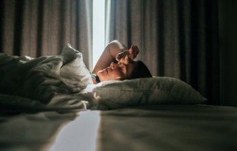 تحذير طبي: 3 عناصر سامة في غرفة نومك تهدد صحتك.. تخلص منها فورًا!