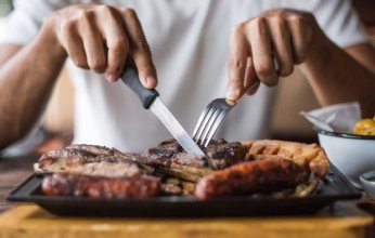 دراسة كندية تفجر مفاجأة: تناول اللحوم لا يزيد خطر الوفاة وقد يقي من السرطان