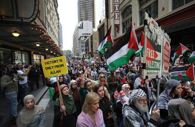 مظاهرات حاشدة في أستراليا دعماً لفلسطين وسط توتر متصاعد مع الاحتلال الإسرائيلي مظاهرات حاشدة في أستراليا دعماً لفلسطين وسط توتر متصاعد مع الاحتلال الإسرائيلي