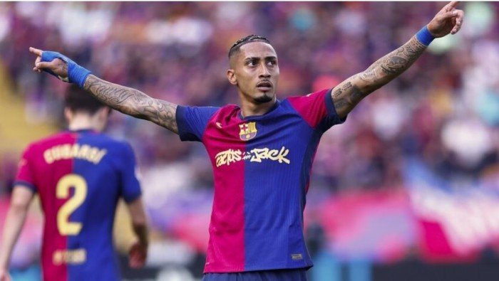 رافينيا نجم برشلونة يطلب أمر هام قبل اختيار الفائز بالكرة الذهبية رافينيا نجم برشلونة يطلب أمر هام قبل اختيار الفائز بالكرة الذهبية