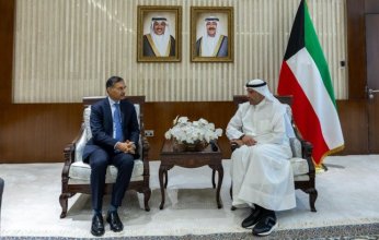 وزير الخارجية الكويتي يستقبل السفير الهندي لدى البلاد