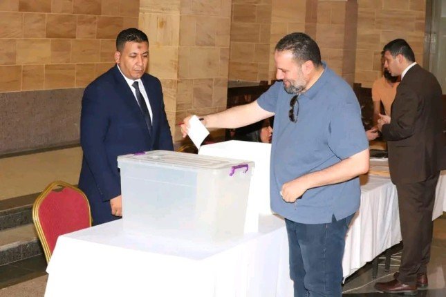 سفارات مصر تواصل استقبال الناخبين بجولة الإعادة بانتخابات "الشيوخ" سفارات مصر تواصل استقبال الناخبين بجولة الإعادة بانتخابات "الشيوخ"