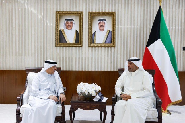 الكويت.. وزير الخارجية يلتقي الأمين العام لمجلس التعاون لدول الخليج العربية الكويت.. وزير الخارجية يلتقي الأمين العام لمجلس التعاون لدول الخليج العربية
