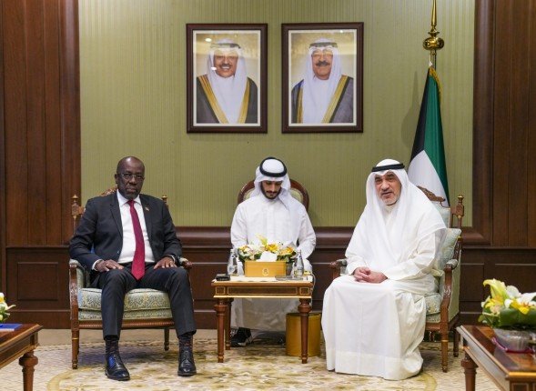 الكويت.. رئيس مجلس الوزراء بالإنابة يستقبل وزير الخارجية والتجارة وشؤون باربودا في أنتيغوا وباربودا الكويت.. رئيس مجلس الوزراء بالإنابة يستقبل وزير الخارجية والتجارة وشؤون باربودا في أنتيغوا وباربودا