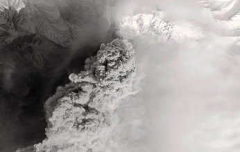 إقليم كامتشاتكا الروسي يسجل 50 هزة أرضية وتحذيرات من نشاط بركاني متزايد