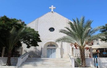 لجنة الطوارئ لكنيسة العائلة المقدسة في غزة تتمسك بالبقاء وتقديم الرعاية والخدمات