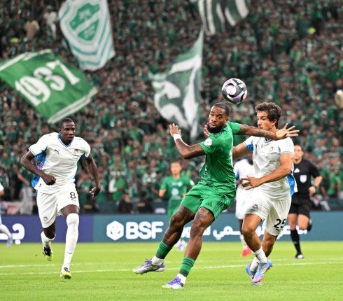 الأهلي يفوز على نيوم بهدف نظيف في الجولة الأولى من الدوري السعودي الأهلي يفوز على نيوم بهدف نظيف في الجولة الأولى من الدوري السعودي