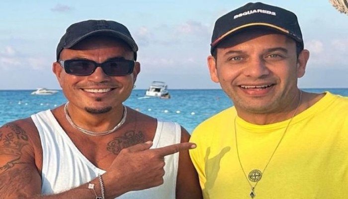 مصطفى قمر يفاجئ عمرو دياب بأغنية خاصة في أحدث ظهور لهما بالساحل الشمالي مصطفى قمر يفاجئ عمرو دياب بأغنية خاصة في أحدث ظهور لهما بالساحل الشمالي