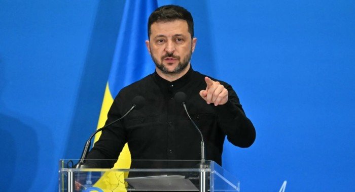 ترامب: زيلينسكي يزور واشنطن الاثنين.. وقمة محتملة مع بوتين إذا سارت الأمور على ما يرام ترامب: زيلينسكي يزور واشنطن الاثنين.. وقمة محتملة مع بوتين إذا سارت الأمور على ما يرام