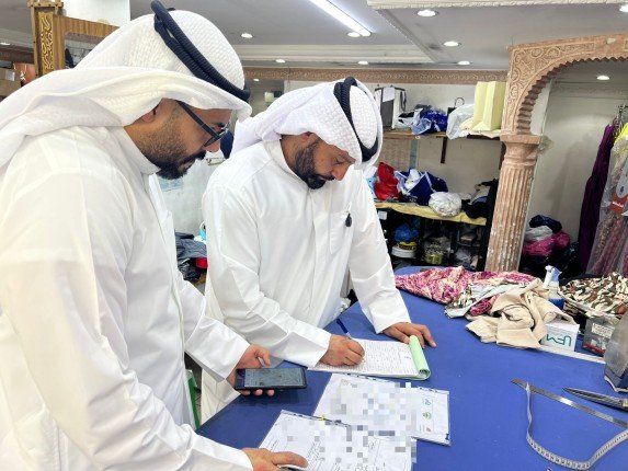 بلدية الكويت تطلق حملة تفتيشية للكشف على أعمال البناء والتشييد والترميم بمناطق السكن بلدية الكويت تطلق حملة تفتيشية للكشف على أعمال البناء والتشييد والترميم بمناطق السكن