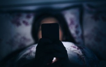 دراسة حديثة تحذر: الإفراط في استخدام الشاشات يهدد قلوب الأطفال والمراهقين