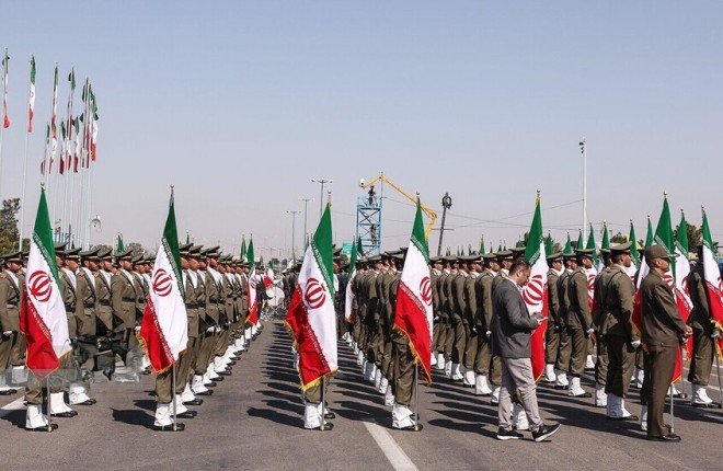إيران تعيد هيكلة دفاعها وتؤسس «مجلس الدفاع الوطني» استعدادًا لمواجهة محتملة مع إسرائيل.. ما التفاصيل؟ إيران تعيد هيكلة دفاعها وتؤسس «مجلس الدفاع الوطني» استعدادًا لمواجهة محتملة مع إسرائيل.. ما التفاصيل؟