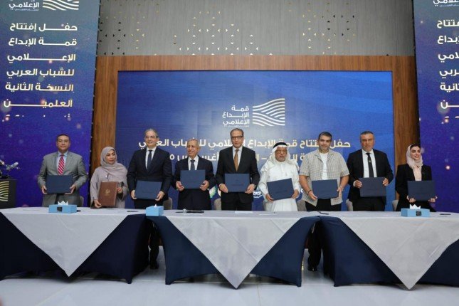 بمشاركة الدكتور يوسف العميري.. جانب من فعاليات قمة الإبداع للشباب العربي (صور) بمشاركة الدكتور يوسف العميري.. جانب من فعاليات قمة الإبداع للشباب العربي (صور)