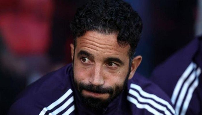 البرتغالي روبن أموريم يهاجم لاعبي مانشستر يونايتد.. ما القصة؟ البرتغالي روبن أموريم يهاجم لاعبي مانشستر يونايتد.. ما القصة؟