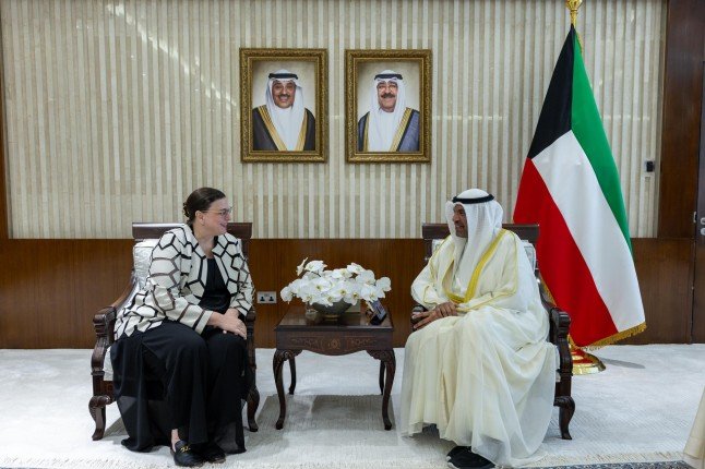 وزير الخارجية الكويتي يستقبل سفير كندا لدى البلاد وزير الخارجية الكويتي يستقبل سفير كندا لدى البلاد