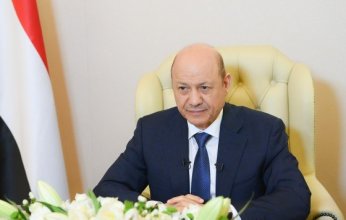 رئيس مجلس القيادة الرئاسي اليمني يعرب عن تقديره للدور الأمريكي في مواجهة خطر ميليشيات الحوثي