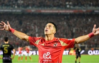 قرار مفاجئ من الأهلي بشأن مفاوضات لاعبه أمام عاشور