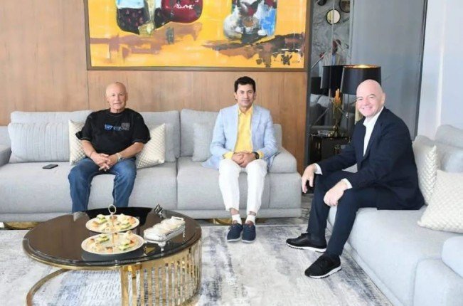 وزير الرياضة المصري يرحب بقضاء إنفانتينو إجازته بالعلمين وزير الرياضة المصري يرحب بقضاء إنفانتينو إجازته بالعلمين
