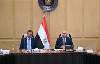 كامل الوزير وعلاء فاروق يبحثان التوسع في تصنيع الزبيب وتوطين صناعة الكتان