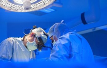 الصين تنجح في إجراء أول عملية زرع رئة خنزير معدل وراثياً في إنسان