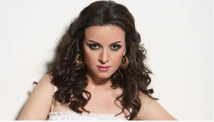 ريهام عبد الغفور تفوز بجائزة أفضل أداء درامي بمهرجان "همسة للآداب والفنون" ريهام عبد الغفور تفوز بجائزة أفضل أداء درامي بمهرجان "همسة للآداب والفنون"