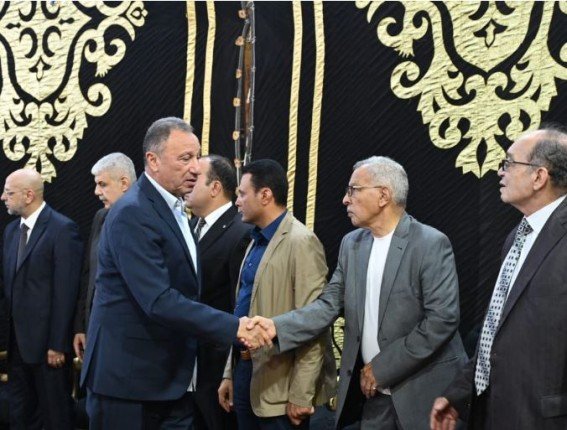«الخطيب» يعزي فى والد العامري فاروق بمسجد عمر مكرم «الخطيب» يعزي فى والد العامري فاروق بمسجد عمر مكرم