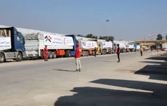 إدخال 164 شاحنة مساعدات إنسانية إلي الفلسطينيين بقطاع غزة