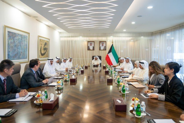رئيس مجلس الوزراء يستقبل رئيس وفد شركة مجموعة الصين باوو للصلب وكبار ممثلي الشركة الصينية للبناء والمواصلات رئيس مجلس الوزراء يستقبل رئيس وفد شركة مجموعة الصين باوو للصلب وكبار ممثلي الشركة الصينية للبناء والمواصلات