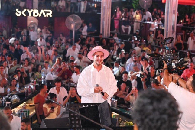 سعد لمجرد يشعل أجواء العلمين الجديدة بحفل كامل العدد و"لوك" مثير للجدل.. صور سعد لمجرد يشعل أجواء العلمين الجديدة بحفل كامل العدد و"لوك" مثير للجدل.. صور