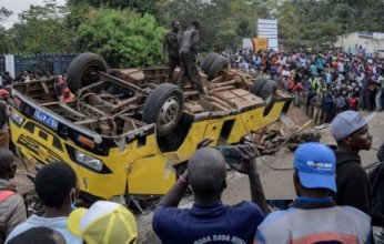 مصرع وإصابة 45 شخصا في حادث انقلاب حافلة بكينيا