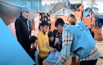 شاهد بالفيديو.. اللجنة المصرية بغزة توزع حليب الأطفال على المحتاجين من أهالي القطاع