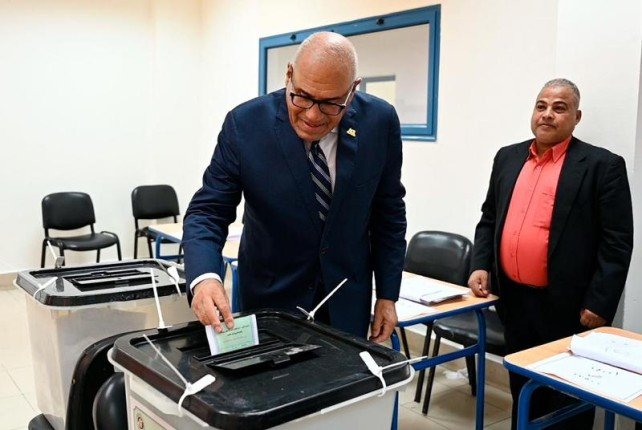 مصر.. رئيس الهيئة العربية للتصنيع يدلي بصوته في انتخابات مجلس الشيوخ 2025 مصر.. رئيس الهيئة العربية للتصنيع يدلي بصوته في انتخابات مجلس الشيوخ 2025