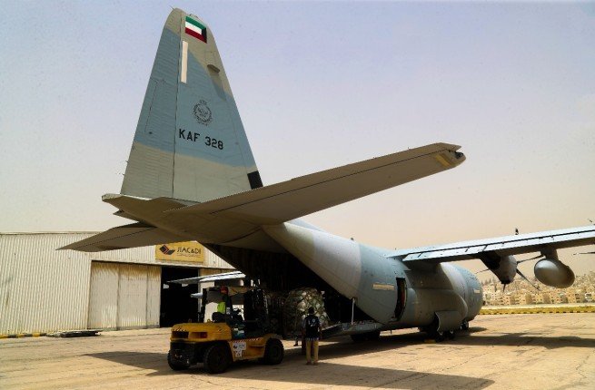 الطائرة الإغاثية الثالثة من الجسر الجوي الكويتي تصل إلى الأردن تمهيدا لإدخال حمولتها إلى غزة الطائرة الإغاثية الثالثة من الجسر الجوي الكويتي تصل إلى الأردن تمهيدا لإدخال حمولتها إلى غزة