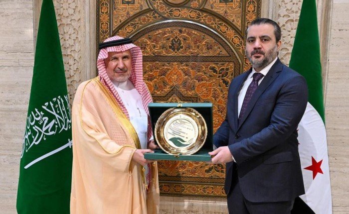 وزير خارجية سوريا يناقش جهود الإغاثة مع مركز الملك سلمان وزير خارجية سوريا يناقش جهود الإغاثة مع مركز الملك سلمان